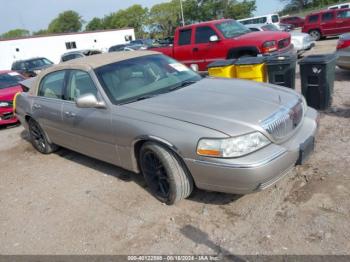  Salvage Lincoln Towncar