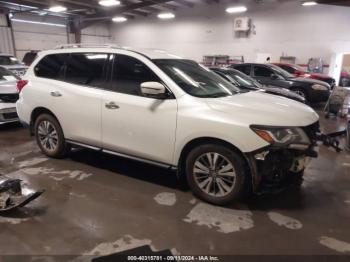  Salvage Nissan Pathfinder