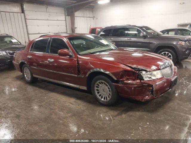  Salvage Lincoln Towncar