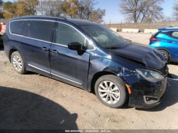  Salvage Chrysler Pacifica