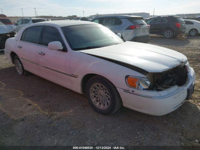  Salvage Lincoln Towncar