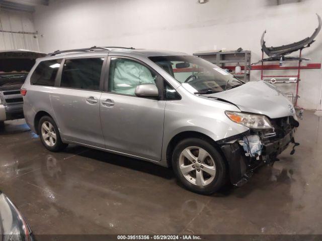  Salvage Toyota Sienna