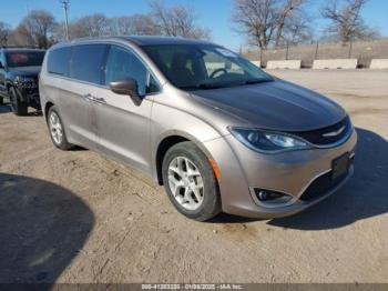  Salvage Chrysler Pacifica