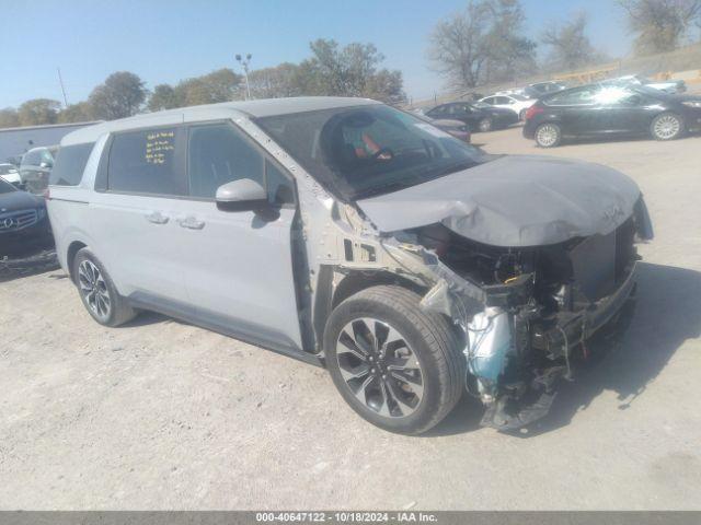  Salvage Kia Carnival