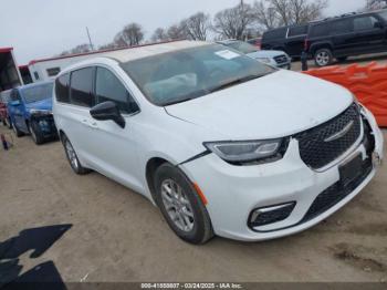  Salvage Chrysler Pacifica