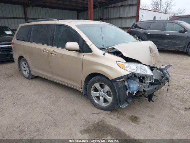  Salvage Toyota Sienna