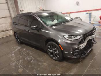  Salvage Chrysler Pacifica