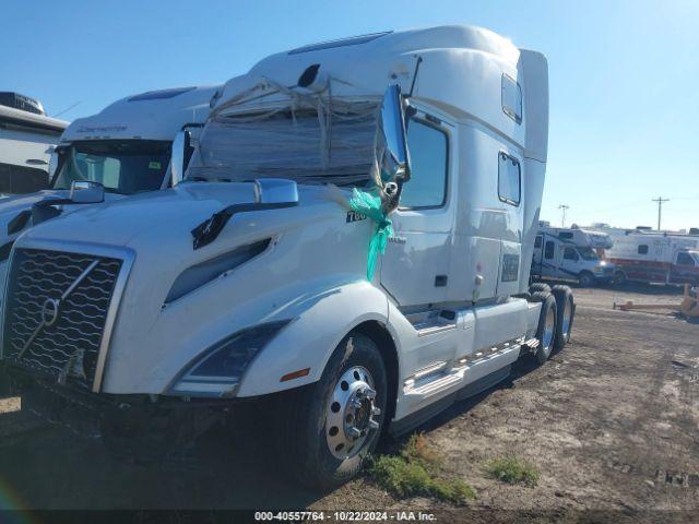  Salvage Volvo Vnl