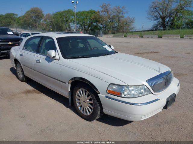  Salvage Lincoln Towncar