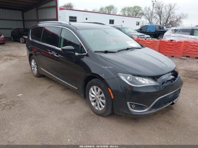  Salvage Chrysler Pacifica