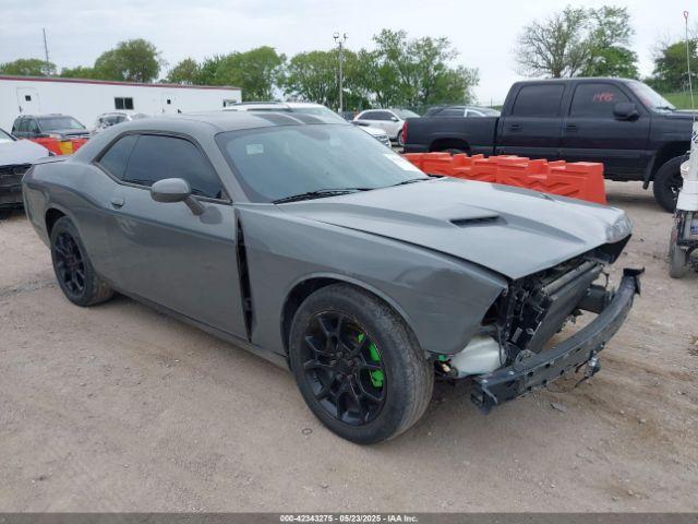  Salvage Dodge Challenger