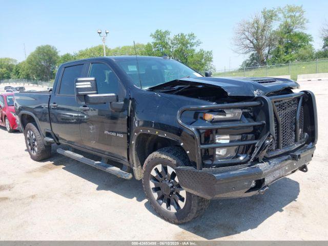  Salvage Chevrolet Silverado 2500