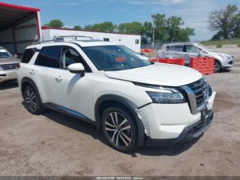  Salvage Nissan Pathfinder
