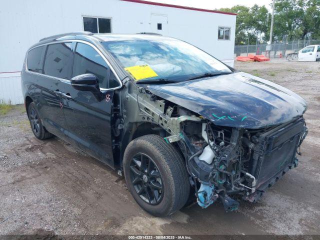  Salvage Chrysler Pacifica