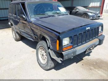  Salvage Jeep Cherokee