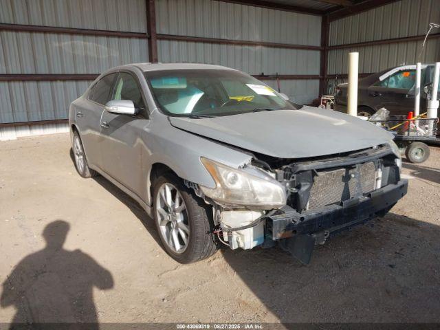  Salvage Nissan Maxima