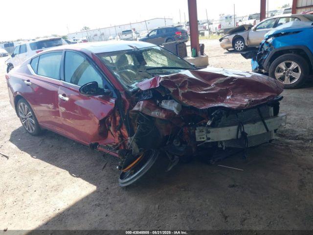  Salvage Nissan Altima