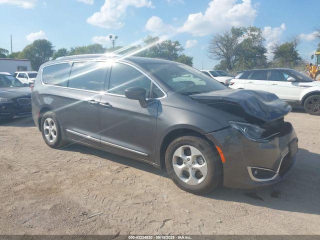  Salvage Chrysler Pacifica