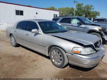  Salvage Lincoln Towncar