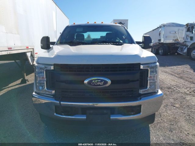 Ford F-350 Xl Image 17