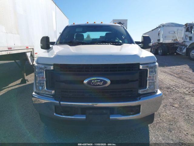 Ford F-350 Xl Image 17