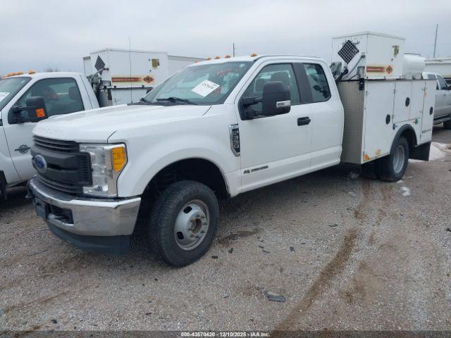 Ford F-350 Xl Image 3