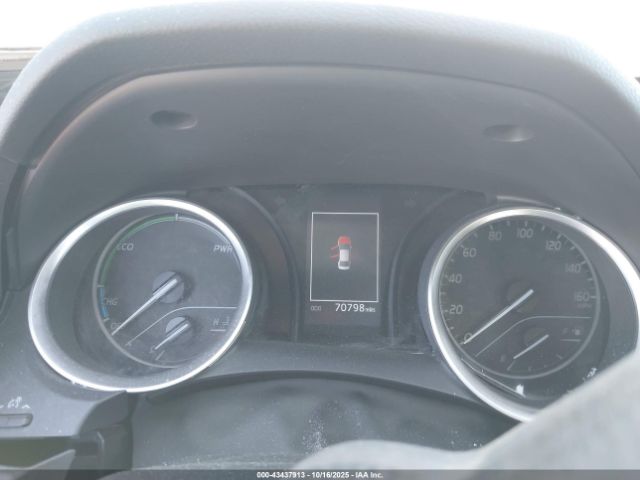 Toyota Camry Le Hybrid Image 7