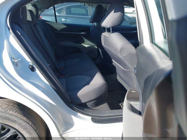 Toyota Camry Le Hybrid Image 6