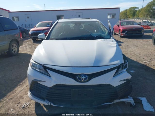 Toyota Camry Le Hybrid Image 10