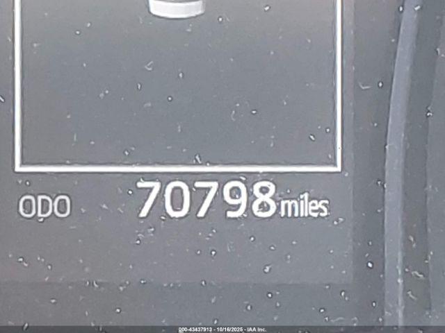 Toyota Camry Le Hybrid Image 14