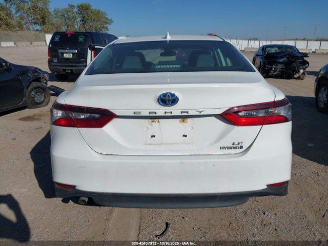 Toyota Camry Le Hybrid Image 16