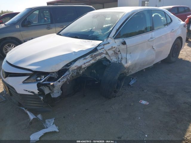 Toyota Camry Le Hybrid Image 17