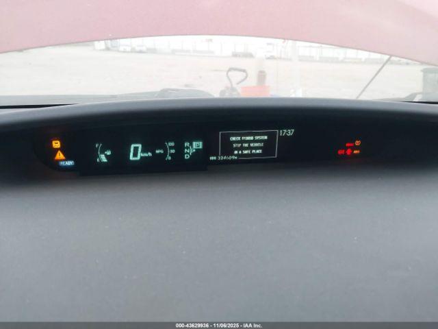 Toyota Prius Four Image 5