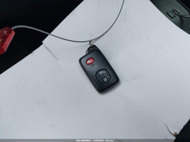 Toyota Prius Four Image 9