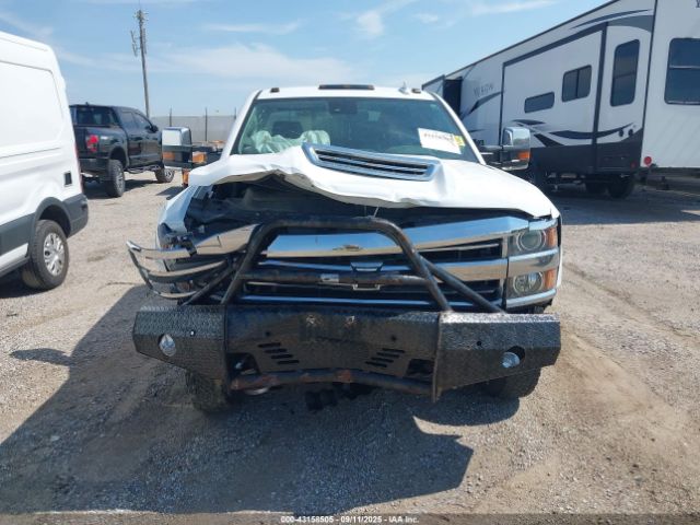 Chevrolet Silverado 3500 High Country Image 5