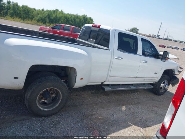 Chevrolet Silverado 3500 High Country Image 2