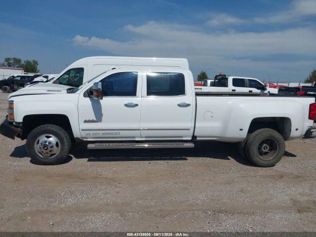 Chevrolet Silverado 3500 High Country Image 13