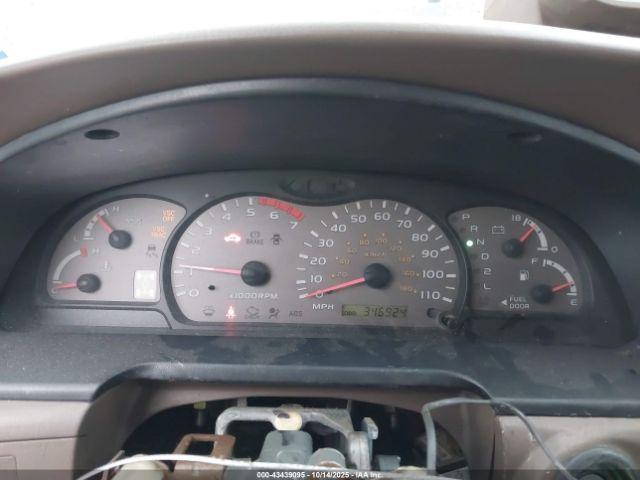 Toyota Sequoia Limited V8 Image 9