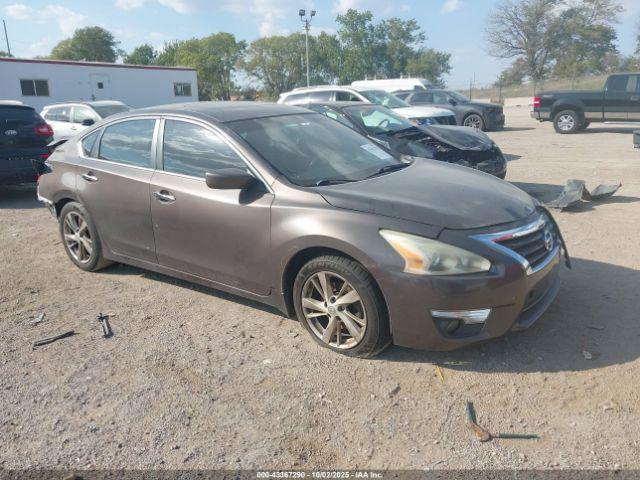  Salvage Nissan Altima