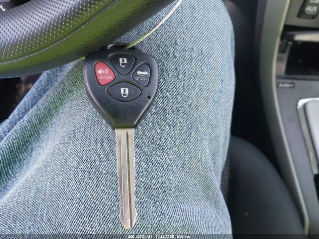 Toyota Corolla S Image 9