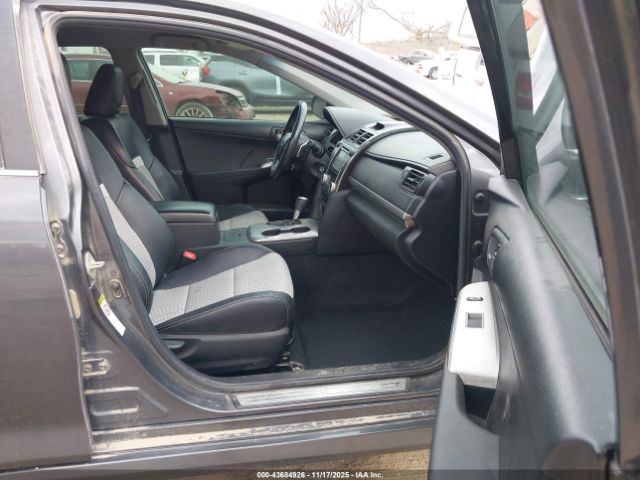 Toyota Camry Se Image 10