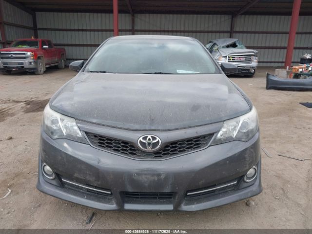 Toyota Camry Se Image 11