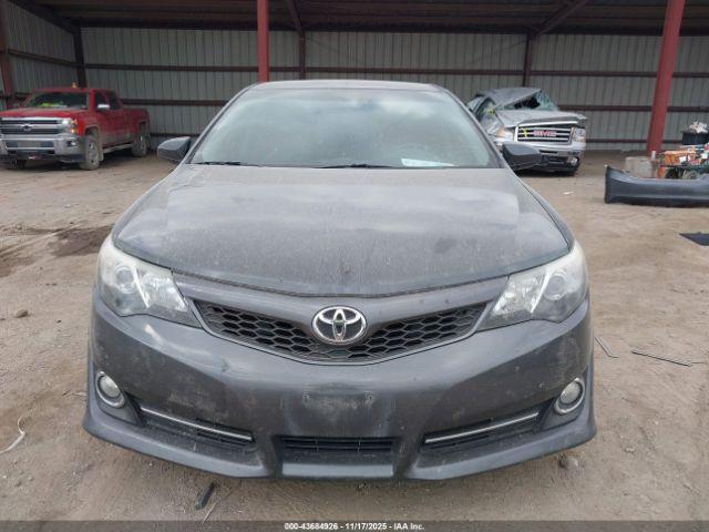 Toyota Camry Se Image 11