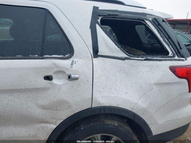 Ford Explorer Limited Image 6