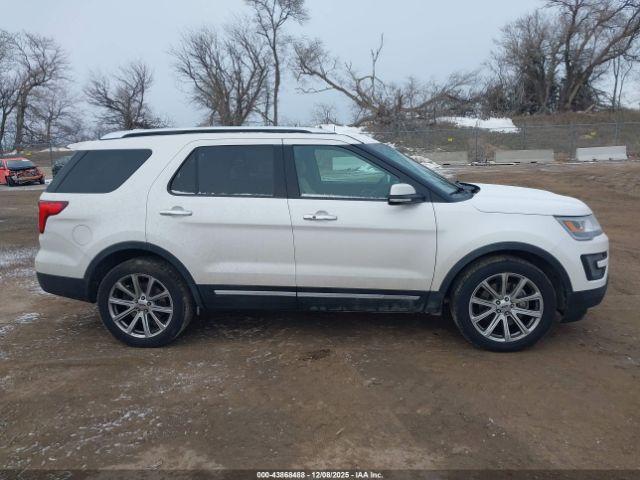 Ford Explorer Limited Image 16