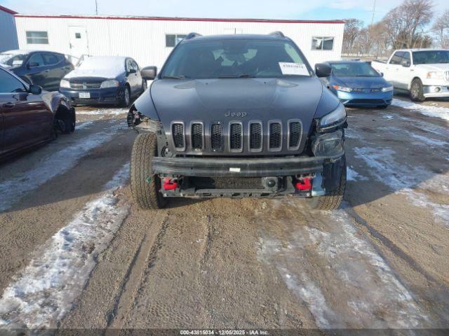 Jeep Cherokee Trailhawk Image 11