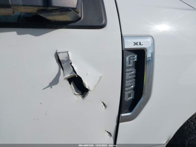 Ford F-250 Xl Image 15