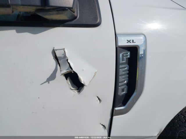 Ford F-250 Xl Image 15