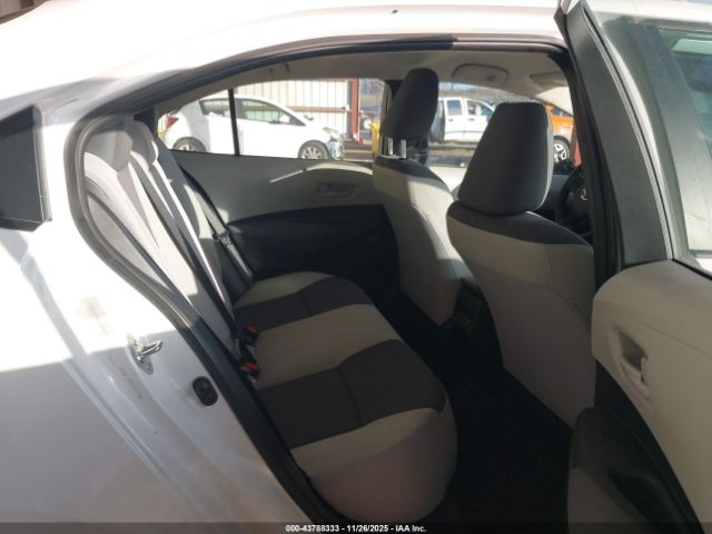 Toyota Corolla Le Image 12