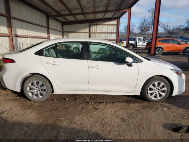 Toyota Corolla Le Image 8